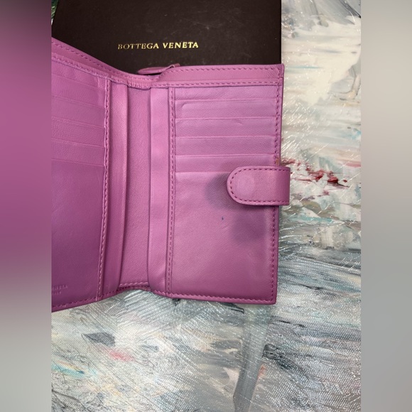 Bottega Veneta Light Purple & Animal Print Intrecciato Weave Wallet - Picture 13 of 17